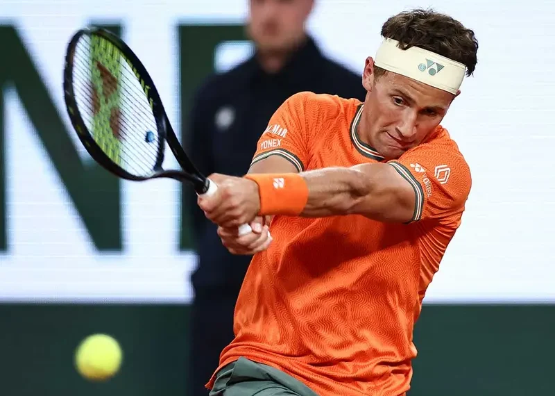 Casper Ruud cumple y supera primera ronda de Roland Garros