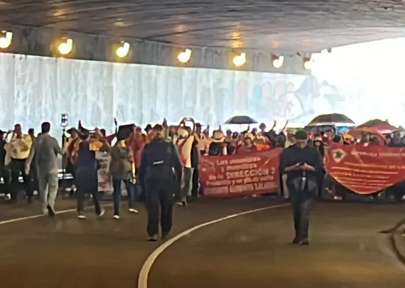 Llegan más contingentes al Zócalo CDMX para apoyo de la CNTE