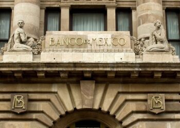 Banxico recorta pronóstico de crecimiento económico