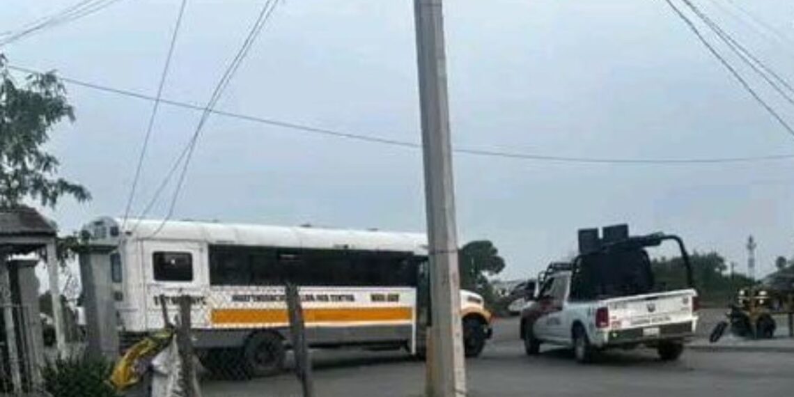 Matamoros amanece con narcobloqueos; suspenden clases