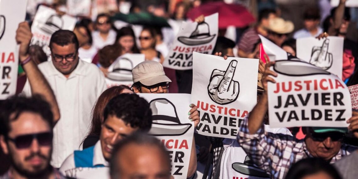 Exigen extradición de “El Mini Lic” en aniversario luctuoso de Javier Valdez