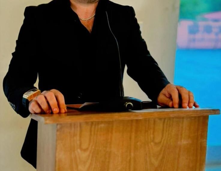 Notable Figura Emergente en Cadereyta: Julio Garza, un doctor en derecho con impacto social