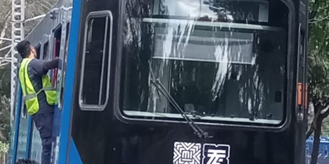 Suspenden el servicio del Tren Ligero por un cable dañado en estación Tepepan