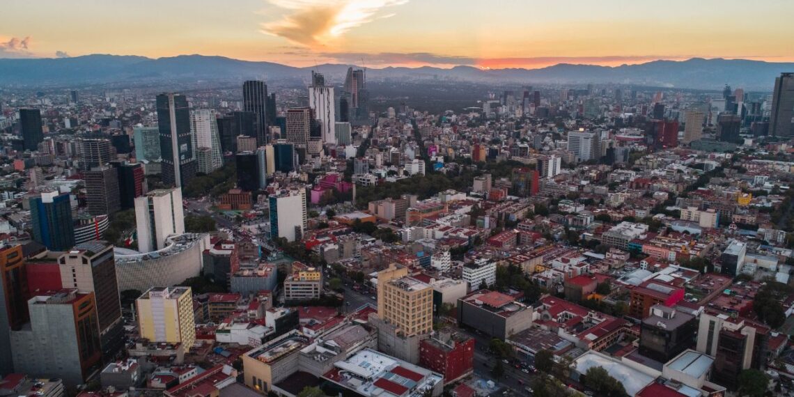 AMLO se lanza contra los chilangos: etiqueta a la CDMX como la más conservadora y ‘sede de los fifís’