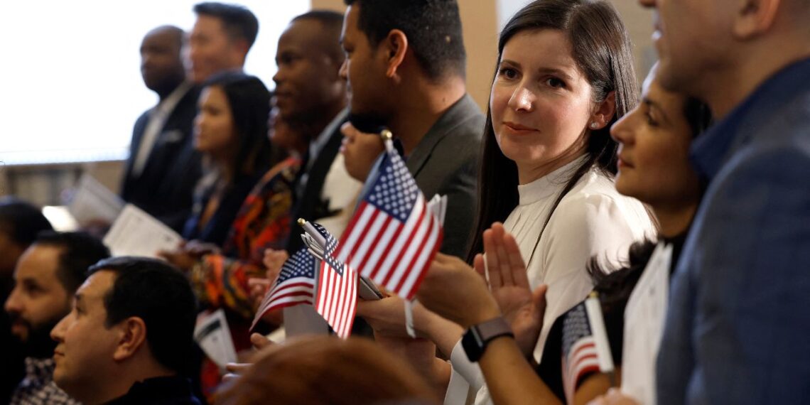 Biden anuncia ampliación de cobertura de salud a más de 100 mil “soñadores”