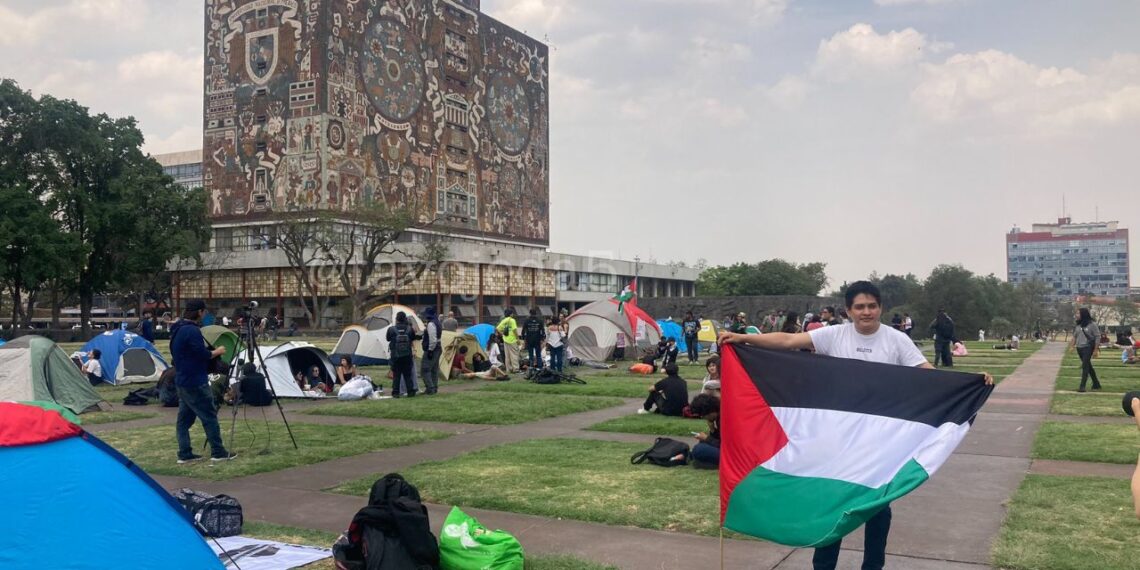 Instalan campamento pro Palestina frente a Rectoría