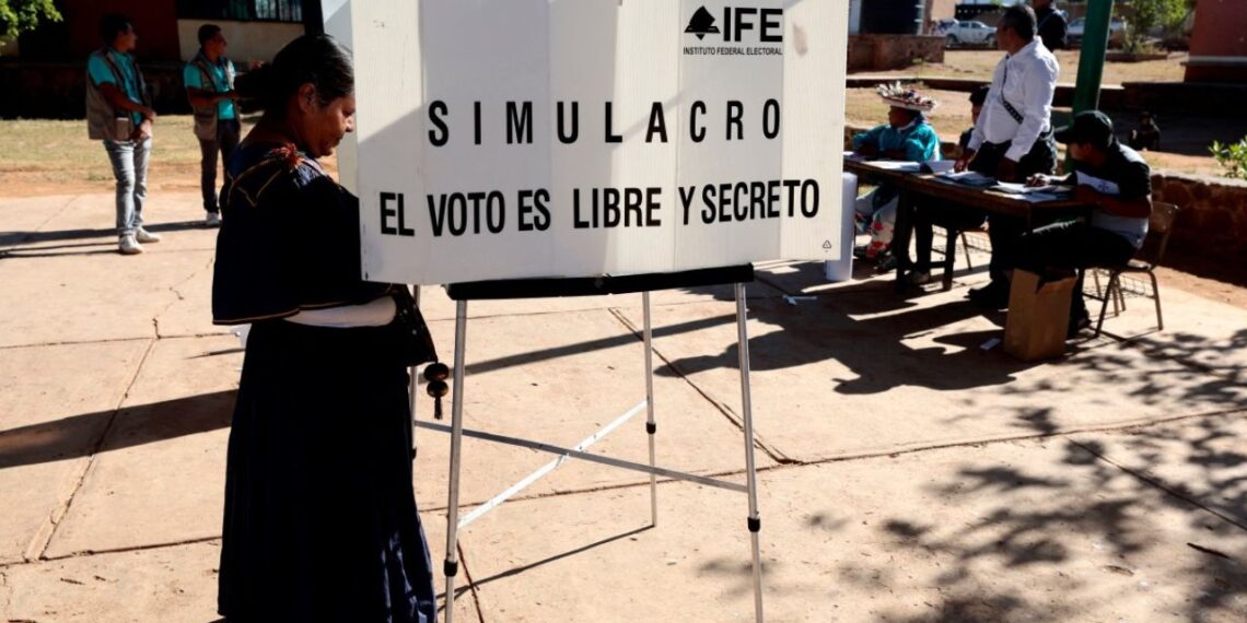 Elecciones del 2 de junio se van a celebrar sin mayores problemas: AMLO