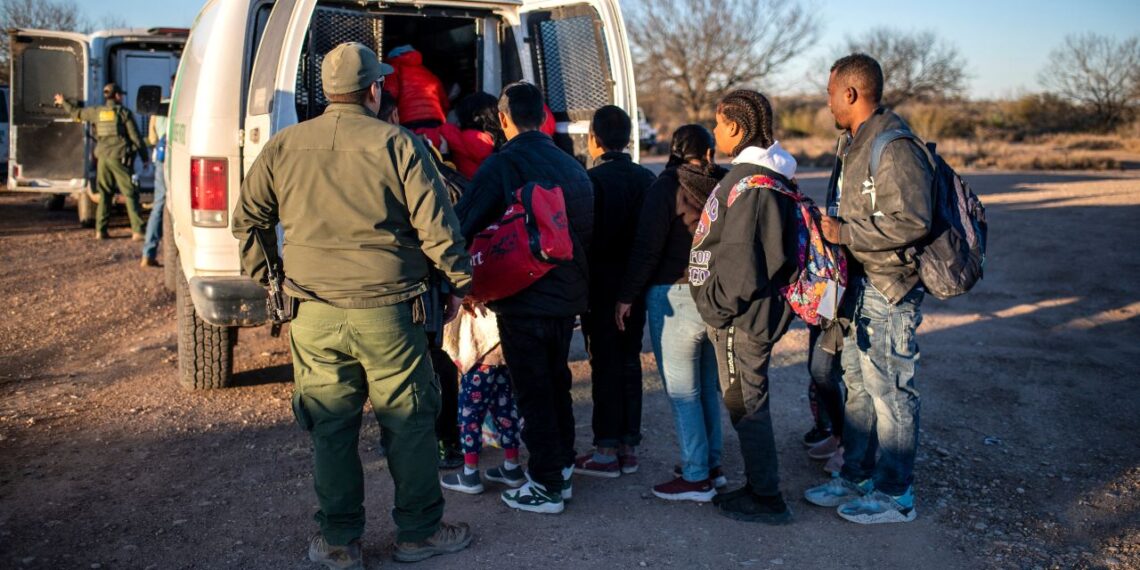 Descarta AMLO alza en deportaciones por nuevas restricciones de asilo en EUA