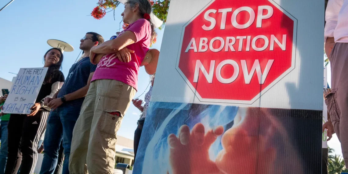Entra en vigor la prohibición del aborto de 6 semanas en Florida