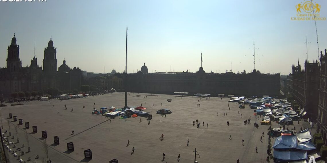 CNTE reubicará plantón en el Zócalo previo a marcha de ‘Marea Rosa’