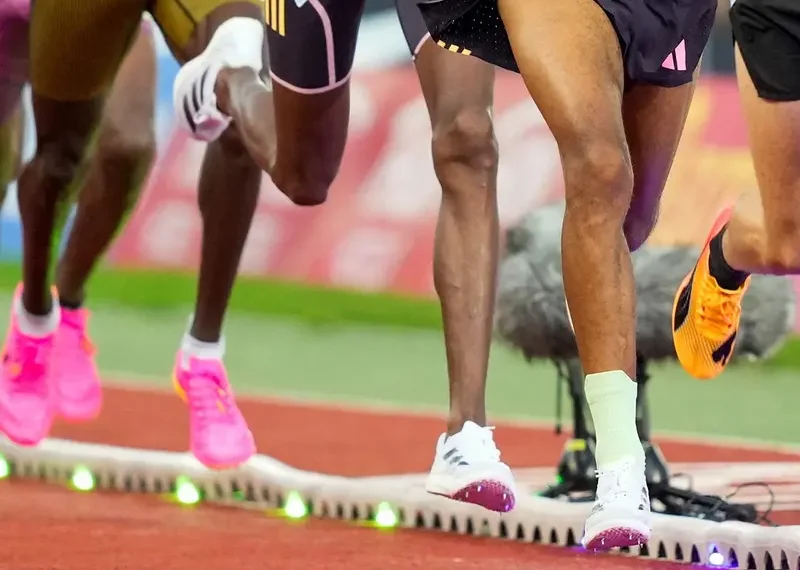 Corredor perderá récord mundial y medalla de bronce