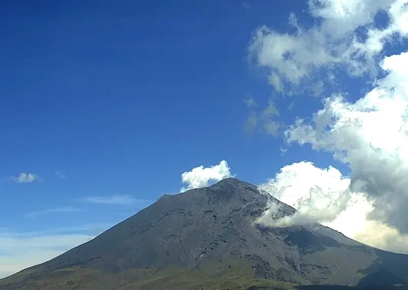 Popocatépetl baja exhalaciones, pero registra 13 horas de tremor