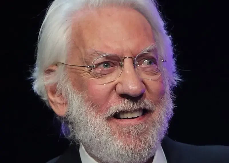 Murió Donald Sutherland, actor que interpretó al Presidente Snow en ‘Los Juegos del Hambre’