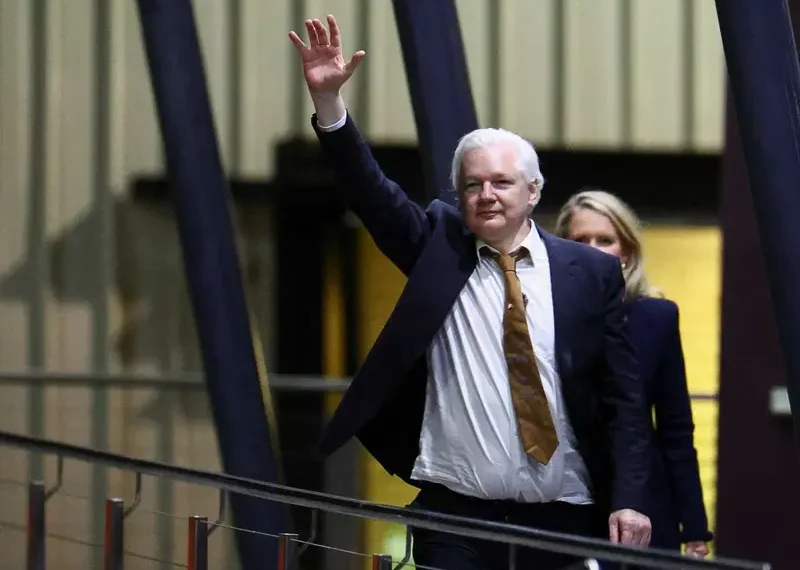 Julian Assange, fundador de WikiLeaks, es liberado y recibido en Australia