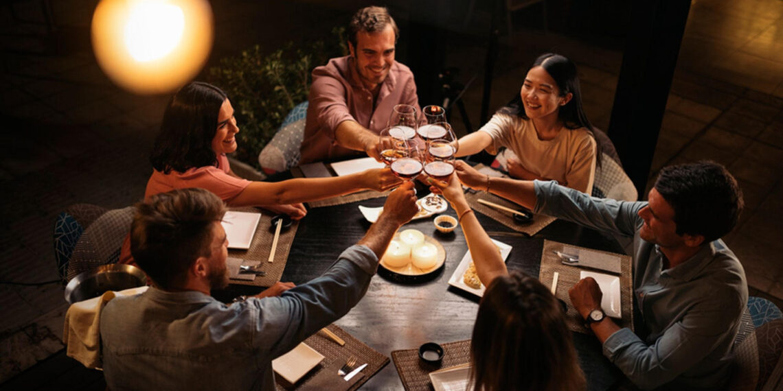 La aplicación de “cenas con desconocidos” se expande en México: Timeleft ya está en Querétaro