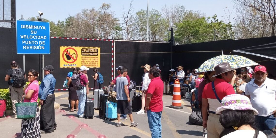 Suspenden todos los vuelos en Aeropuerto de Oaxaca ante bloqueo del SNTE