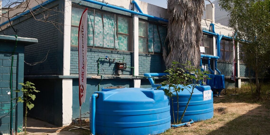 “Escuelas de Lluvia” impulsadas por Arca Continental captan 42 pipas de agua