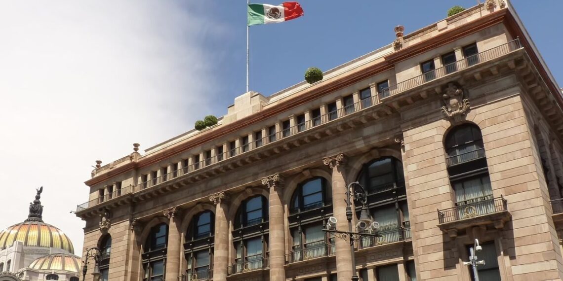 Banxico decide esperar y mantiene tasa de interes en 11%