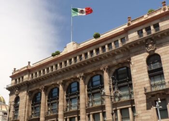 Banxico decide esperar y mantiene tasa de interes en 11%