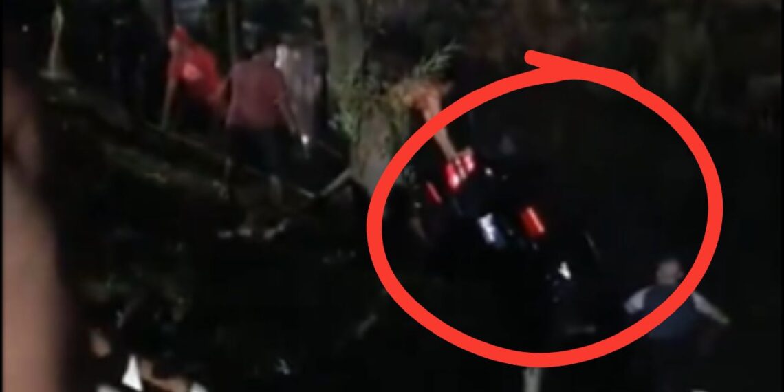 Auto cae a canal en Xochimilco y deja dos muertos y tres con crisis nerviosas