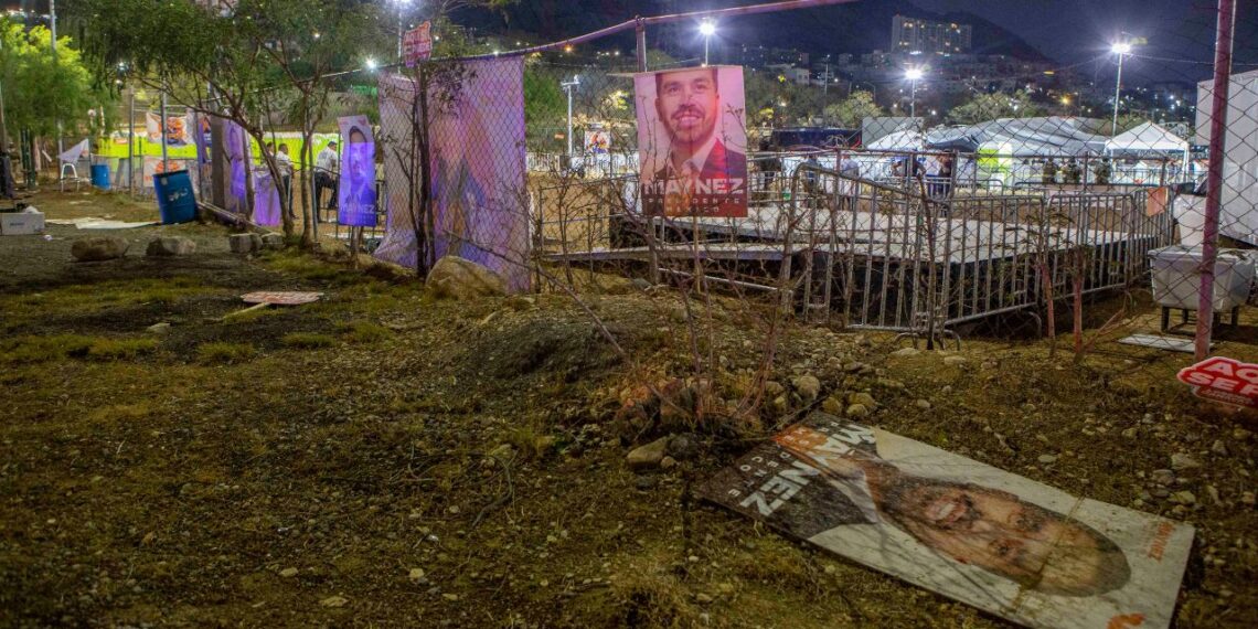 Suman 10 muertos por colapso de templete en evento de MC en Nuevo León