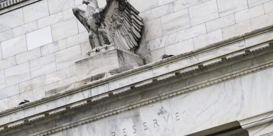 La Fed mantiene tasas de interés; prevé un sólo recorte en el año