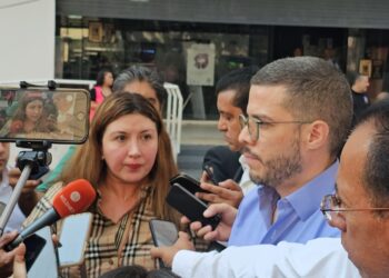 Denuncian a servidores públicos por abuso de autoridad; entre ellos a funcionaria de la Contraloría del GCDMX