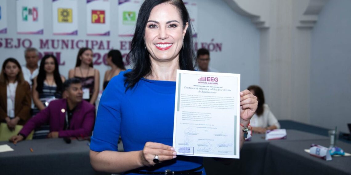 Alejandra Gutiérrez recibió su constancia como presidenta municipal electa de León