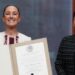 Aplaude AMLO mensaje de Sheinbaum a mujeres al recibir constancia de presidenta electa