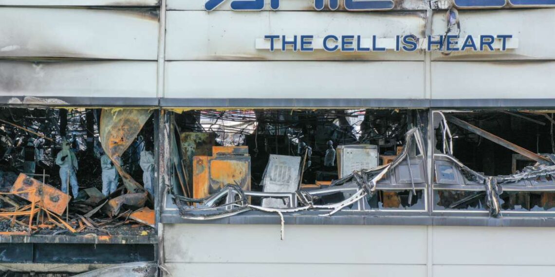 Incendio en fábrica de baterías en Corea del Sur deja 23 muertos