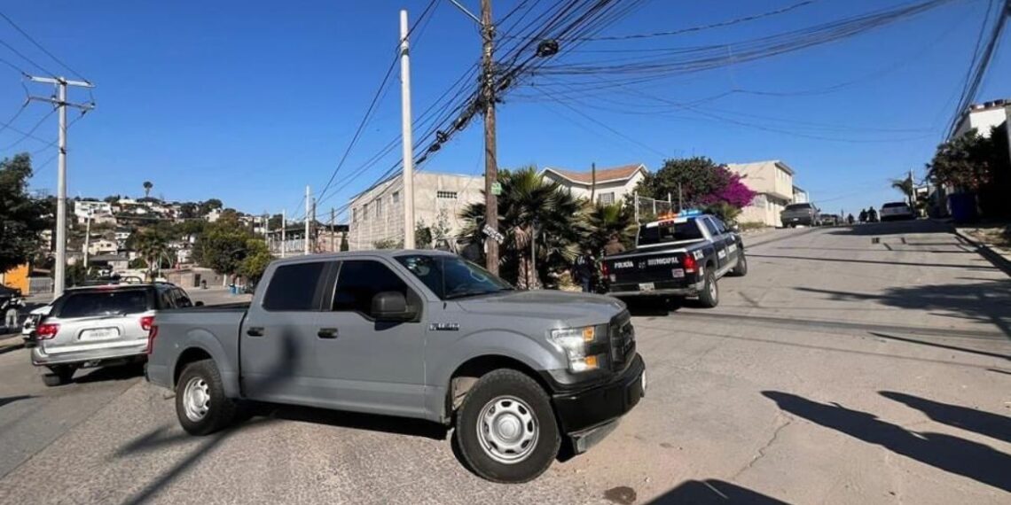 Atacan a tiros a director de policía y escolta de Rosarito