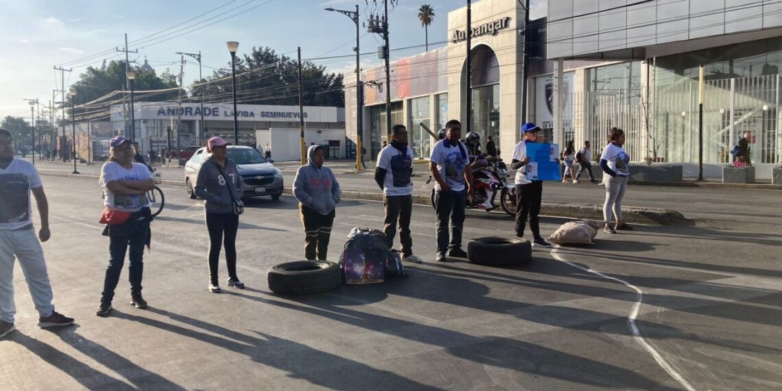 Manifestantes bloquean calzada Ermita Iztapalapa y la Viga