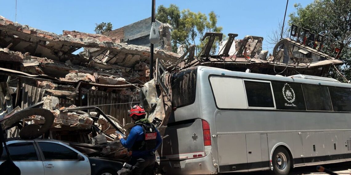 Colapsa el centro de espectáculos “El Patio”, en la Cuauhtémoc