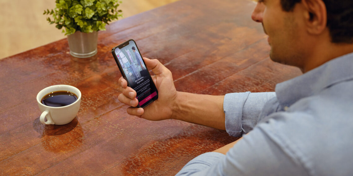 Emirates destaca la importancia de la puntualidad en el aeropuerto para viajar este verano