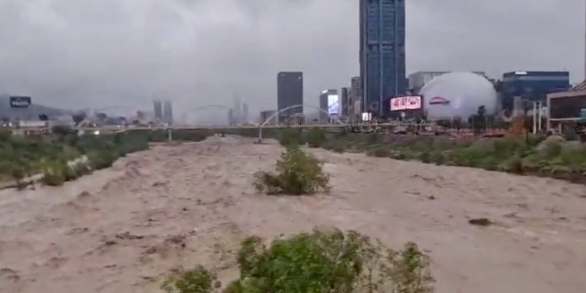 ‘Alberto’ en NL: Mueren 3 menores y se desborda río Santa Catarina