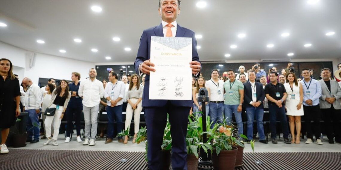 Pablo Lemus recibe constancia como gobernador electo de Jalisco