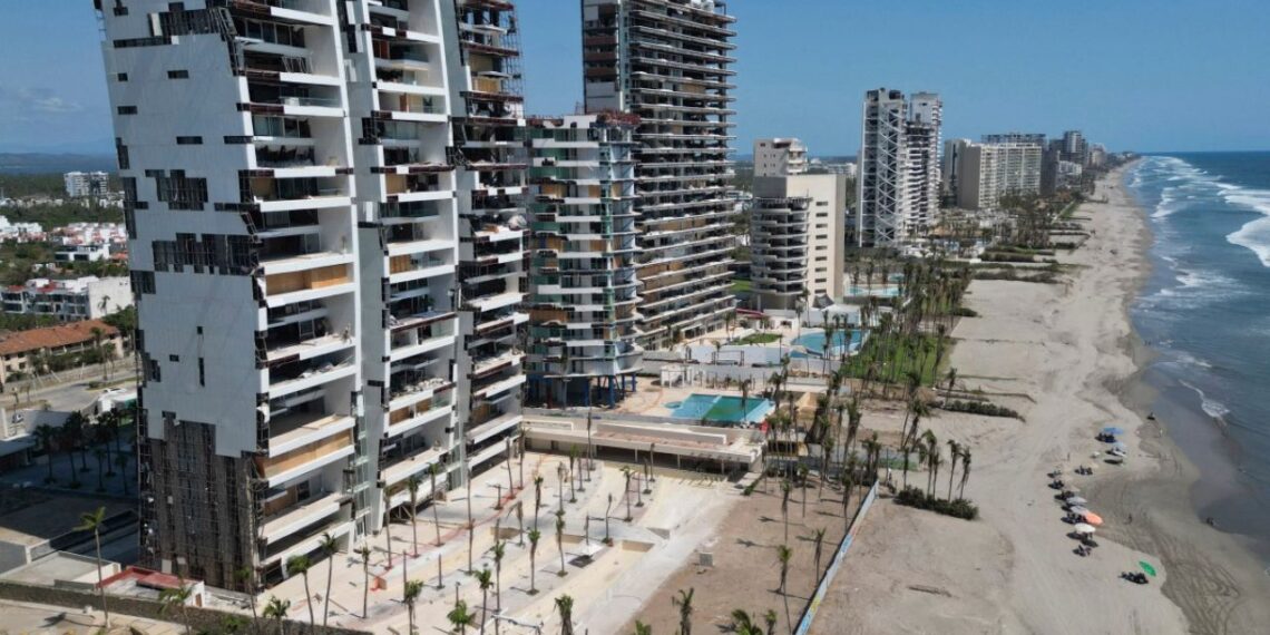 Persisten 31 desaparecidos tras paso de huracán Otis en Acapulco