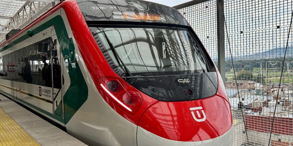 Suspenden servicio del Tren Interurbano México-Toluca por falla en suministro de energía