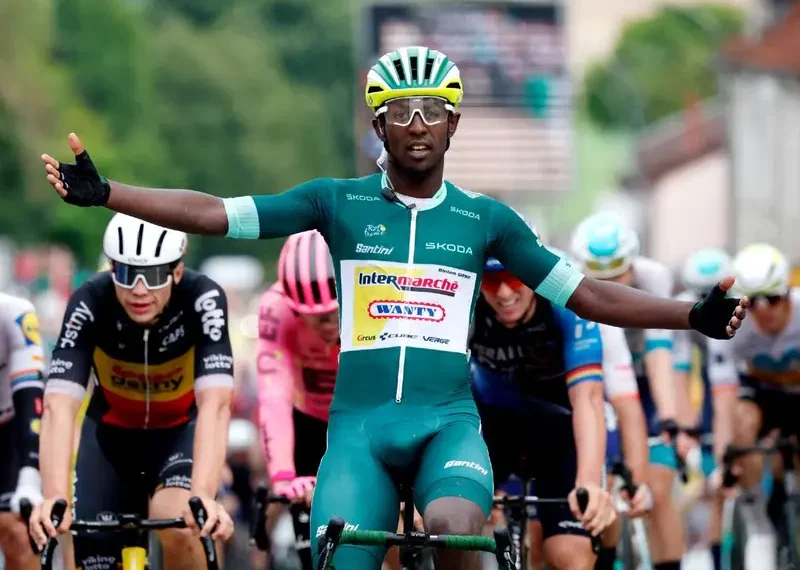 Ghirmay gana la etapa 8 del Tour de Francia 2024, Pogacar mantiene la cima