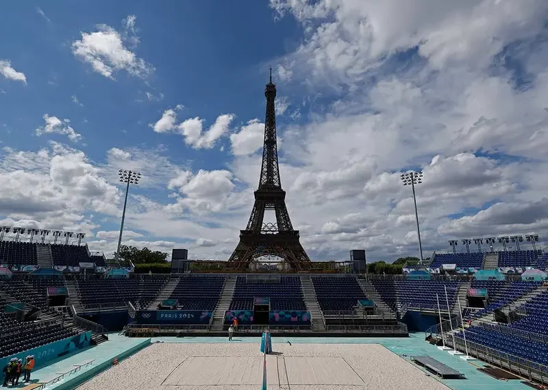 Conade miente: sí pidió hospedaje para París