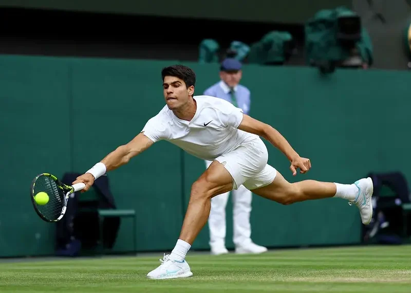 Carlos Alcaraz en ascenso; a la final de Wimbledon