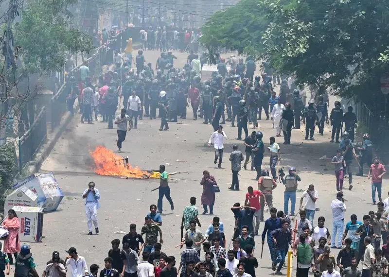 Protestas estudiantiles contra cuotas en Bangladesh dejan varios muertos