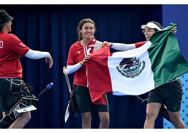 López Obrador felicita a equipo femenil de Tiro con Arco por ganar primera medalla para México