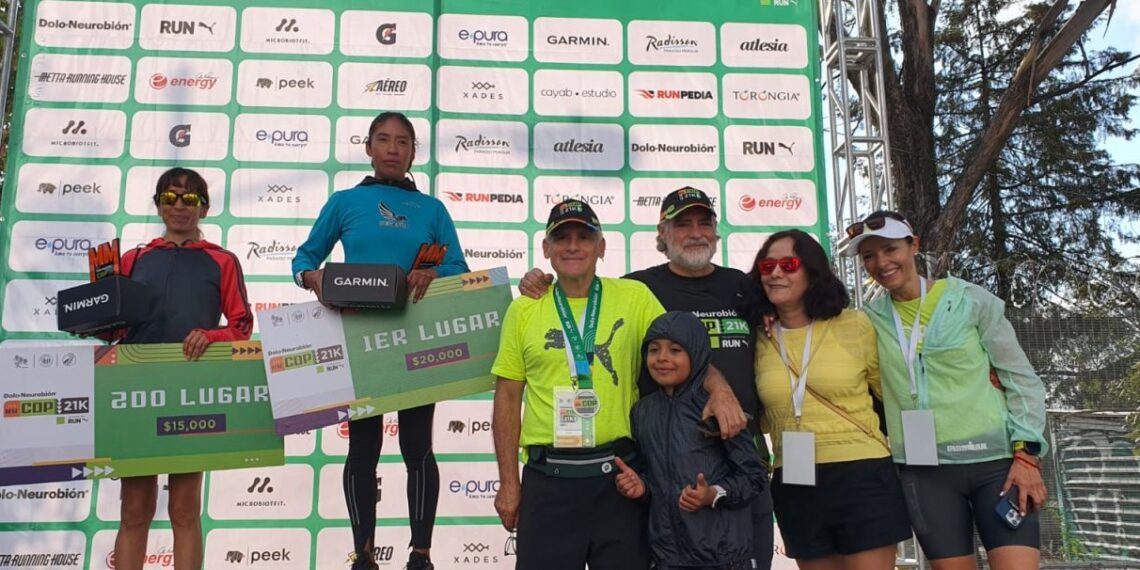 Con gran carrera en la segunda parte Abraham Hernández y Mayra Sánchez ganan la 42 edición de la Carrera del Día del Padre 21k