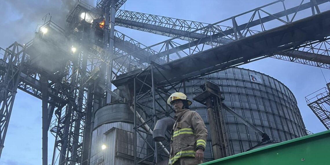 Incendio en almacén de semillas en Michoacán deja pérdidas millonarias