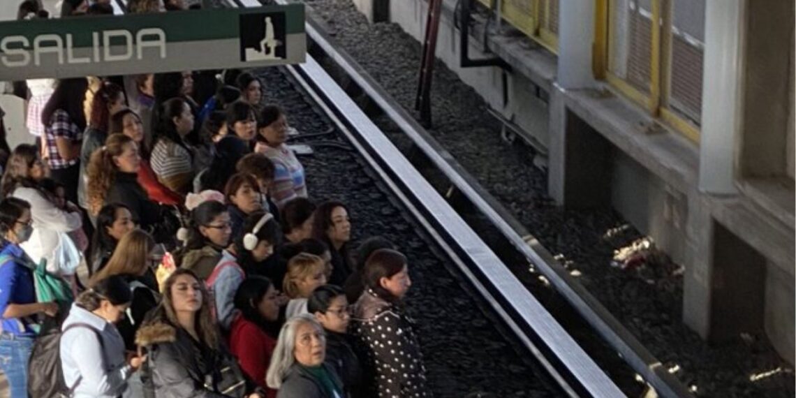 Reportan demoras y aglomeraciones en Línea B