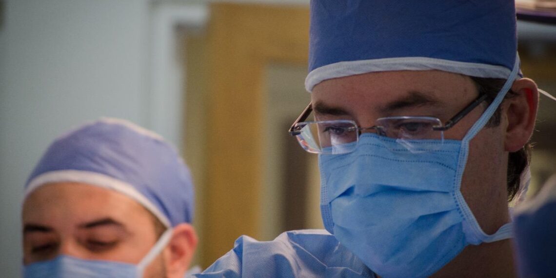 Pecho hundido o “pectus excavatum” en casos graves puede causar la muerte