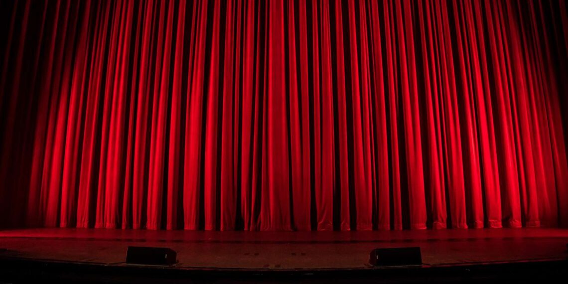 ¿Qué tan arriba es arriba?, obra familiar para entender los ciclos de la vida y la muerte