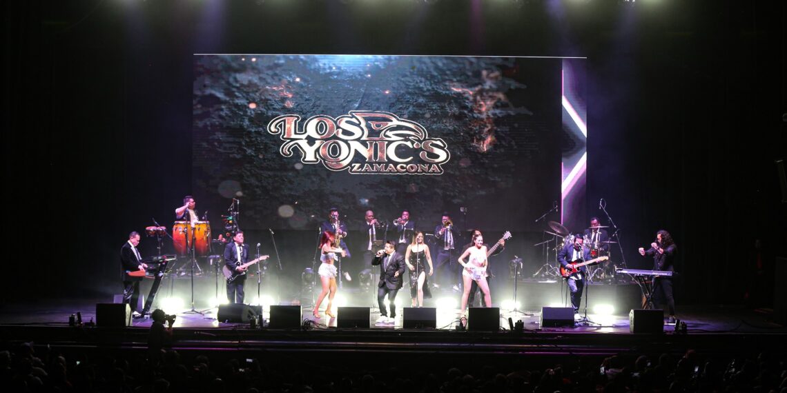 LOS YONICS ofrecieron gran show en el teatro Metropólitan con homenaje a Zamacona