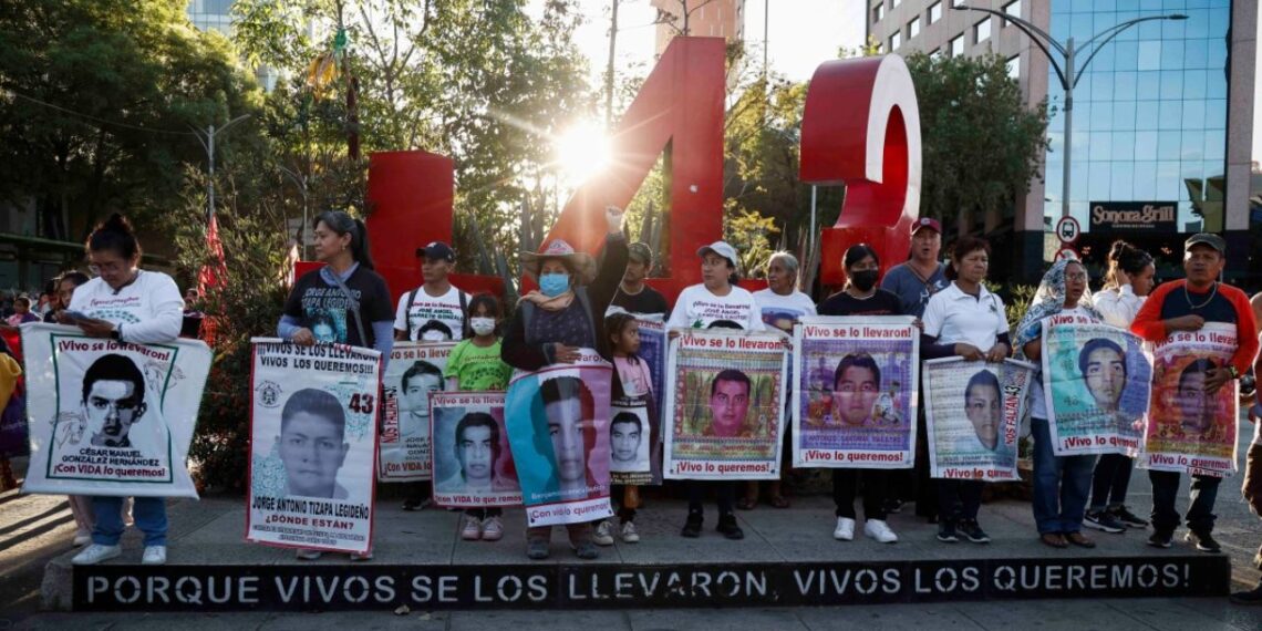 AMLO revela agenda de Sheinbaum: se reunirá con padres de normalistas de Ayotzinapa